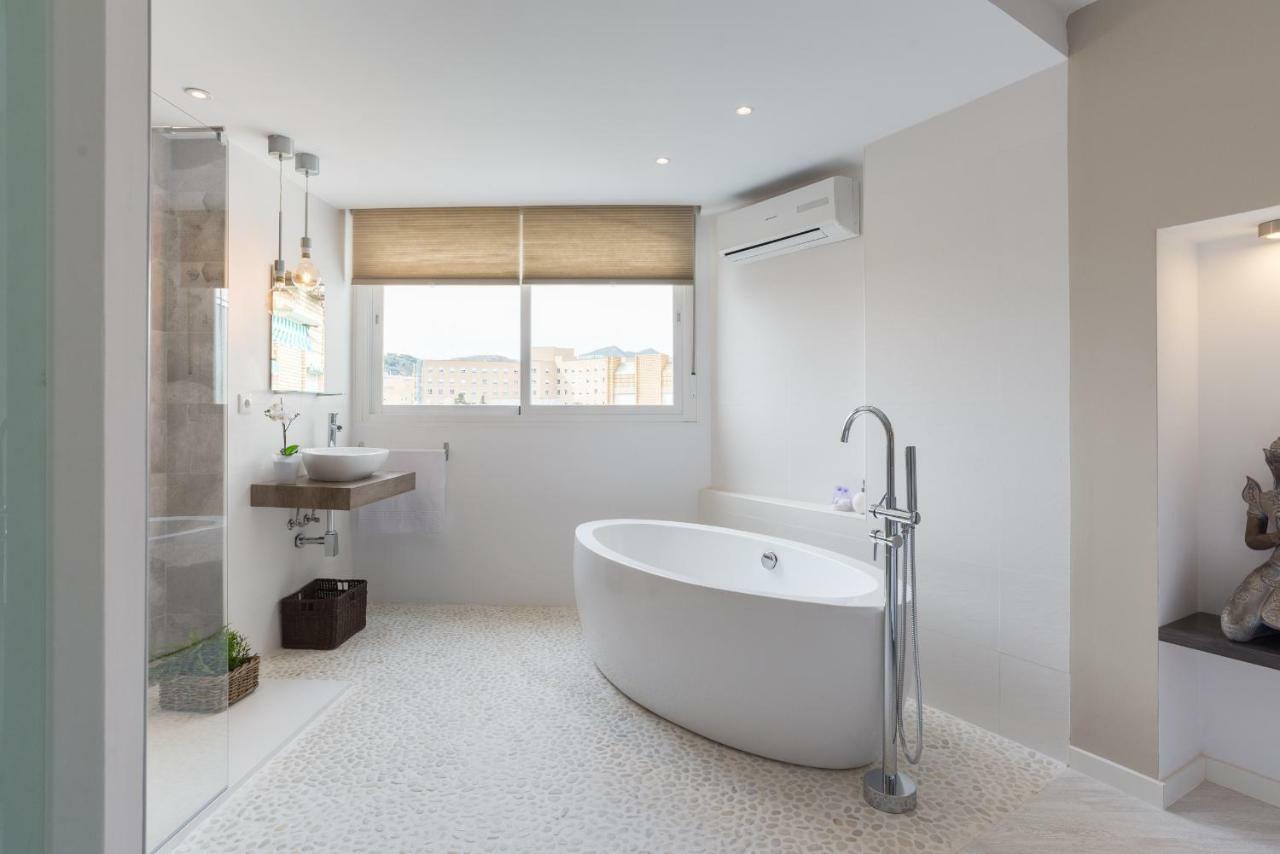 Stunning Spacious City Apartment With Free Parking Málaga Exterior foto